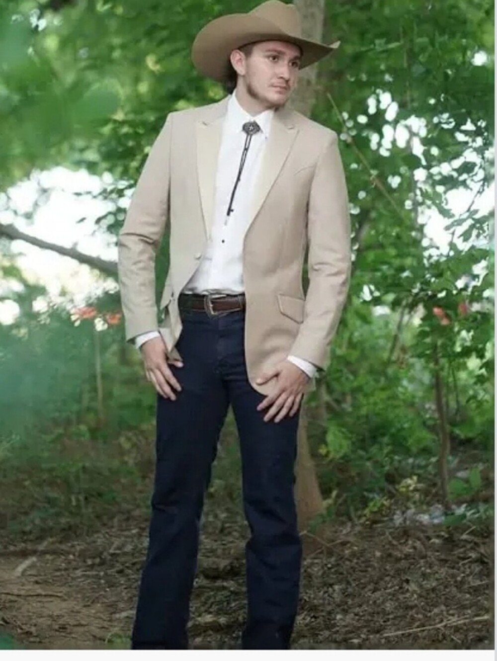Circle S Western Wear. Cream Men's Blazer - Classic Two-Button Suit Jacket - Picture 4 of 11